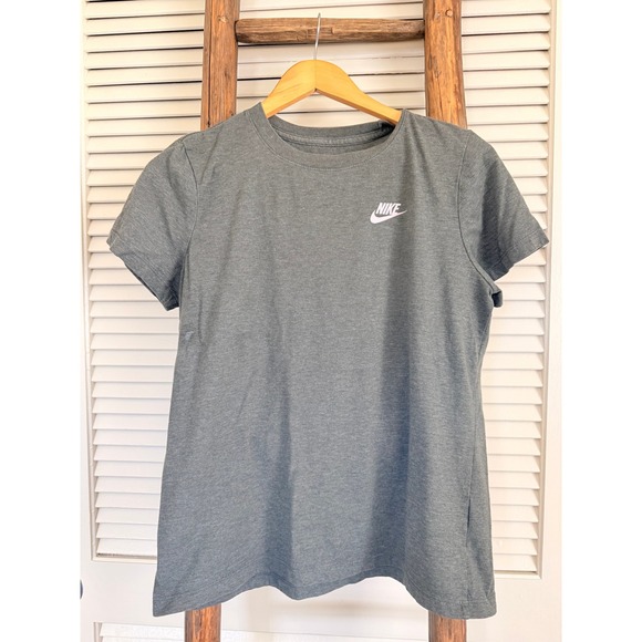 Nike The Nike Tee Womens Gray Short Sleeve T-Shirt Top - Picture 1 of 3
